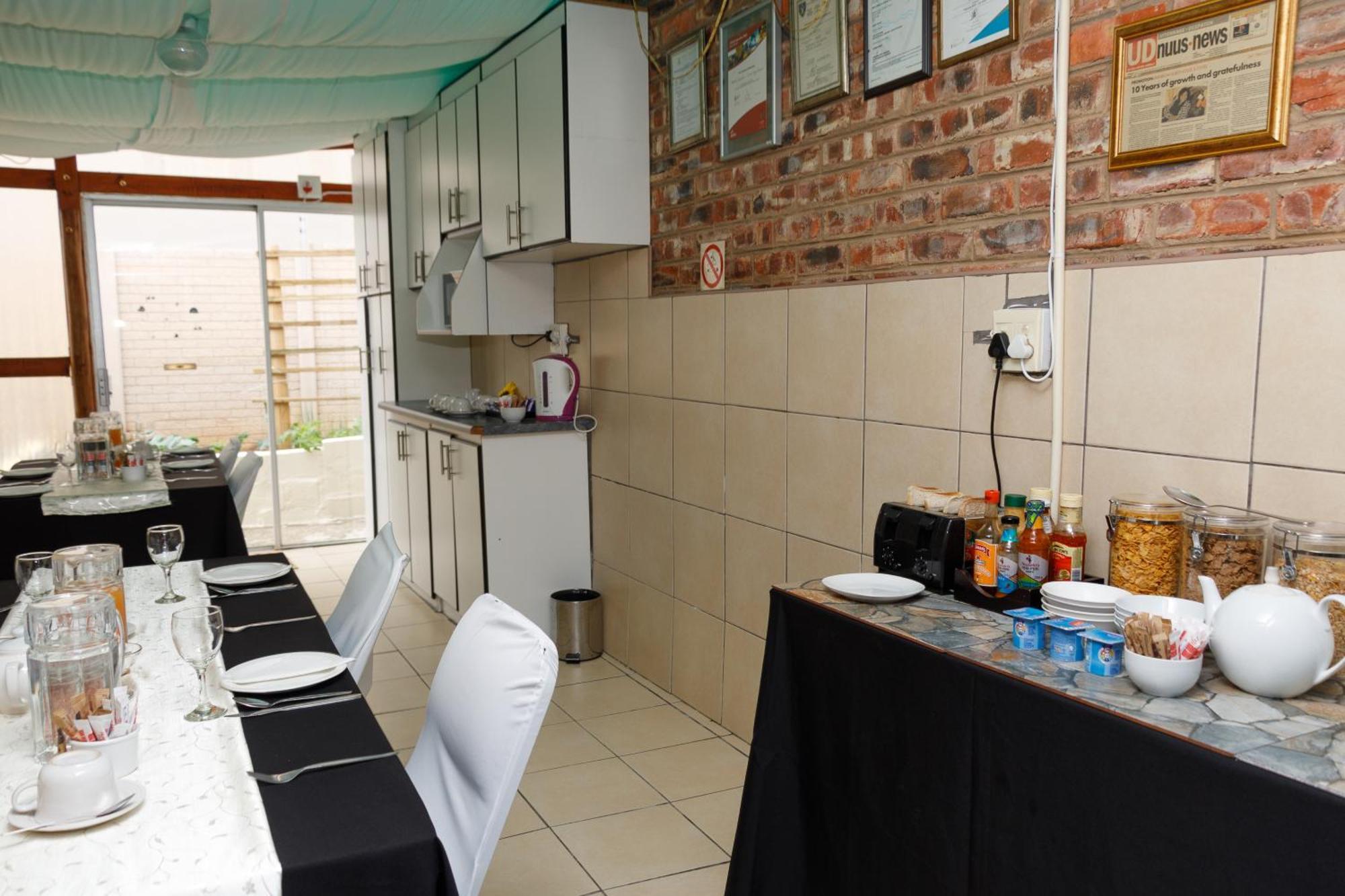 Rainbow Guest House And Tours Uitenhage ภายนอก รูปภาพ