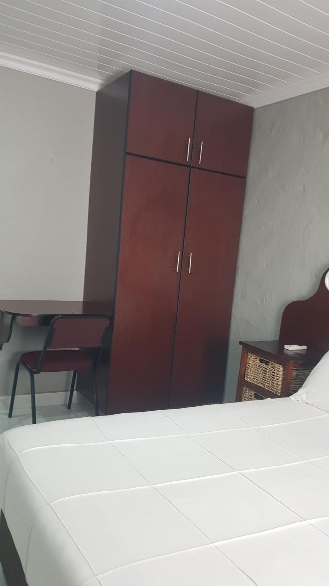 Rainbow Guest House And Tours Uitenhage ภายนอก รูปภาพ