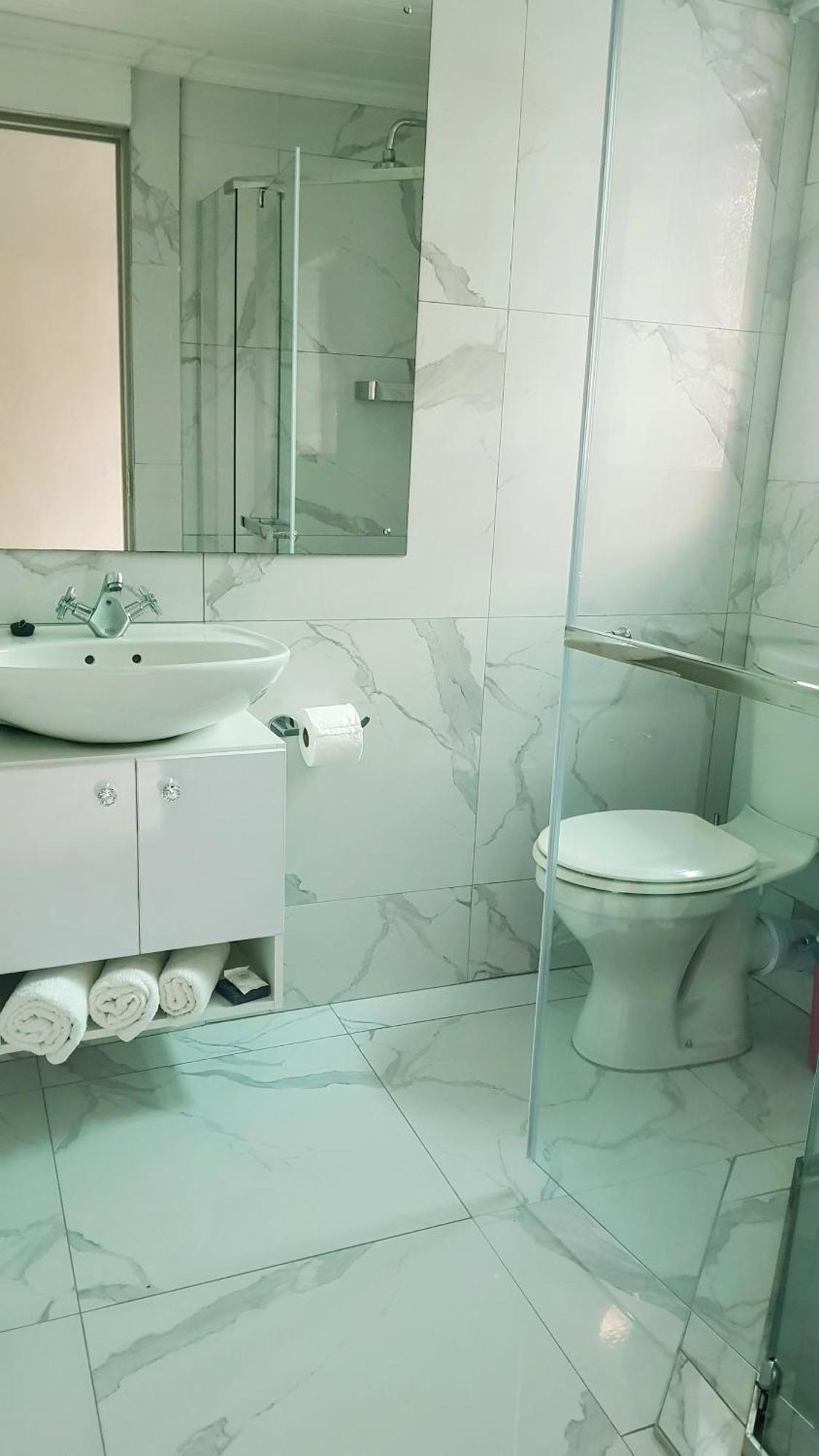 Rainbow Guest House And Tours Uitenhage ภายนอก รูปภาพ